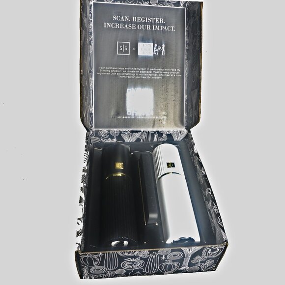 Styled Settings NWOT Salt and Pepper grinders - Picture 2 of 5